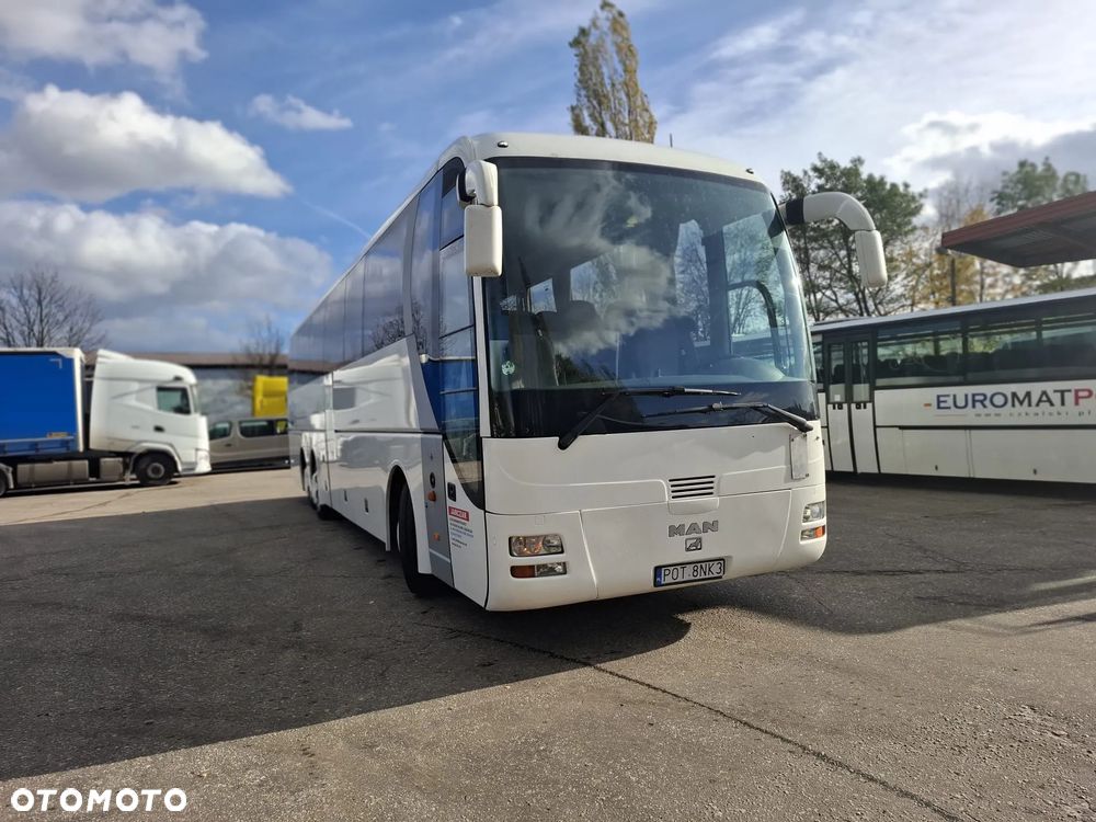 MAN LION'S COACH - 10