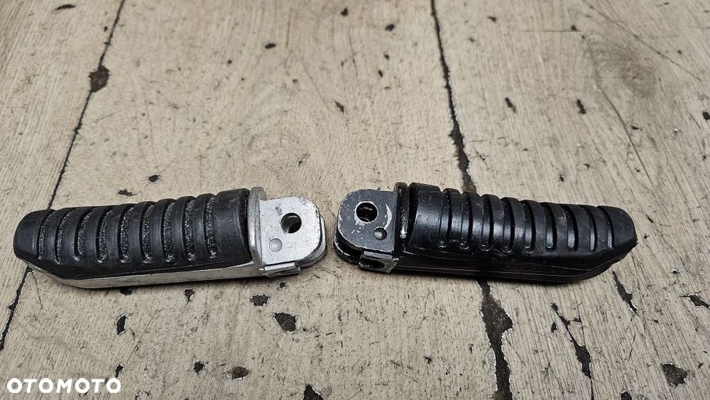 Podnóżek lewy prawy Suzuki GSX 1400 - 2
