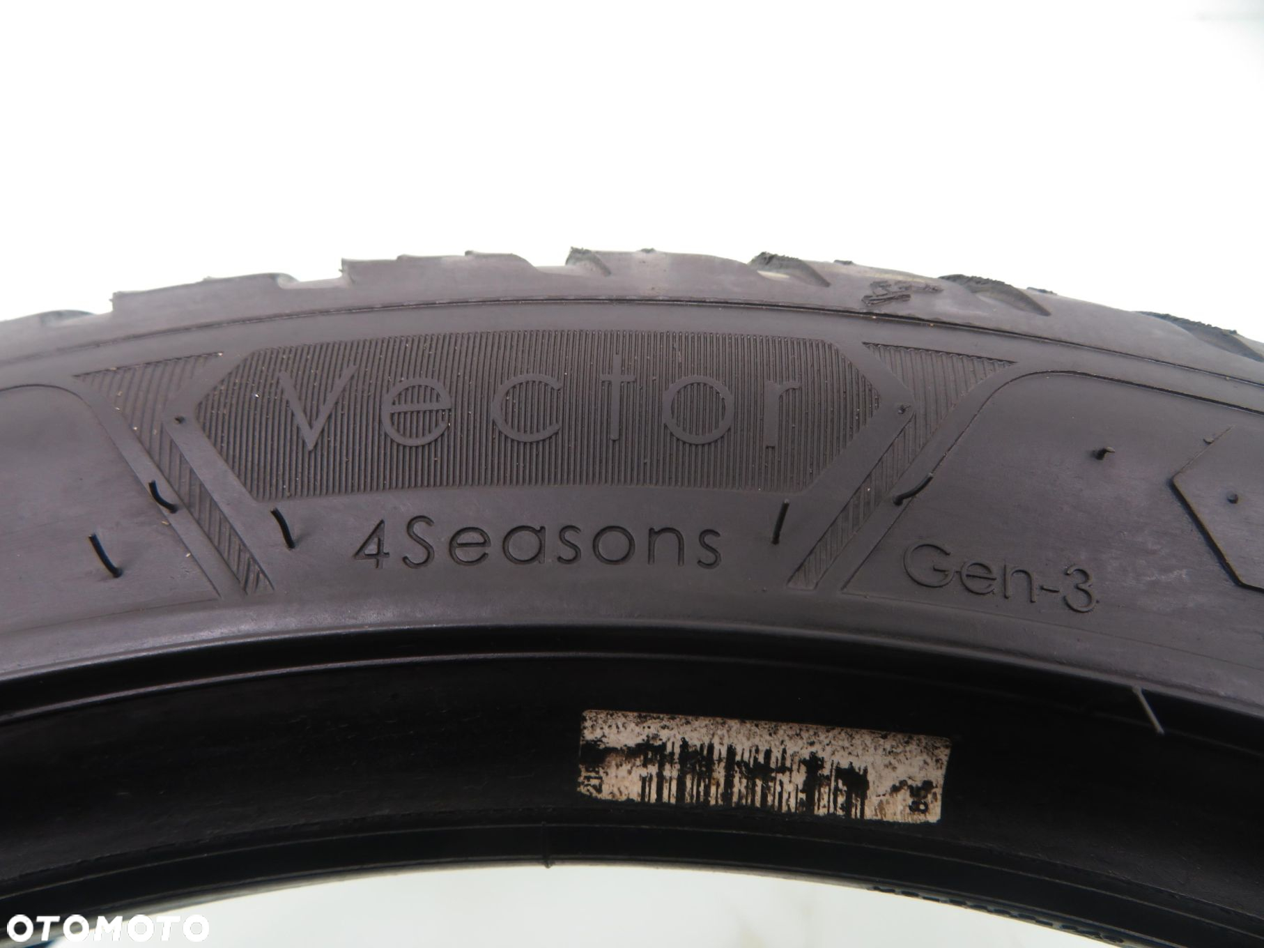 1x 225/40R19 OPONA CAŁOROCZNA Goodyear Vector 4Seasons G3 93W XL - 4