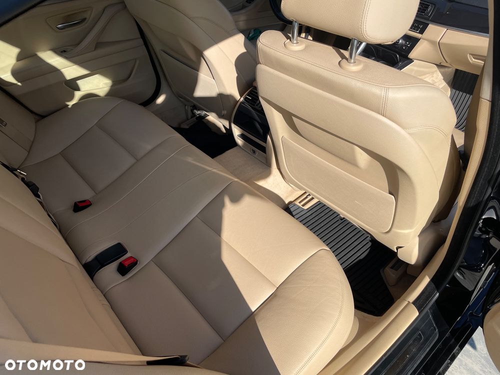 BMW Seria 5 520d xDrive - 23