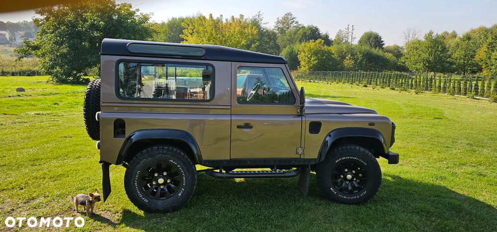 Land Rover Defender 2011 photo 4