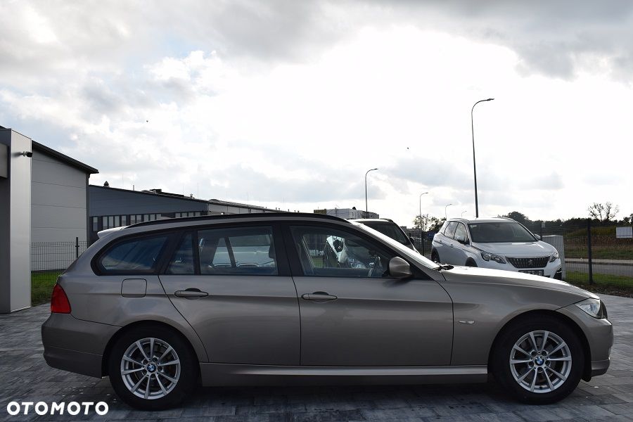 BMW Seria 3 318d DPF Edition Sport - 18