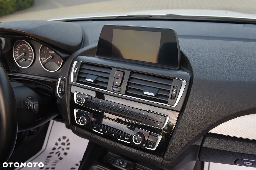 BMW Seria 2 220d M Sport - 36
