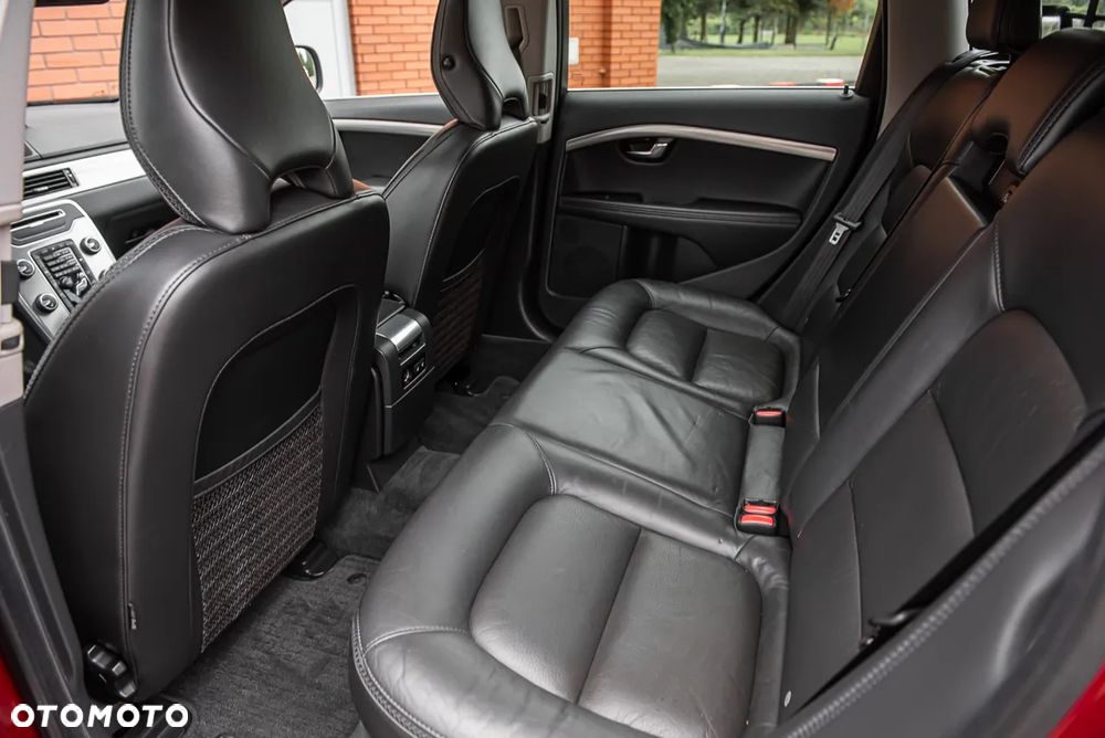 Volvo XC 70 D5 AWD Momentum - 8