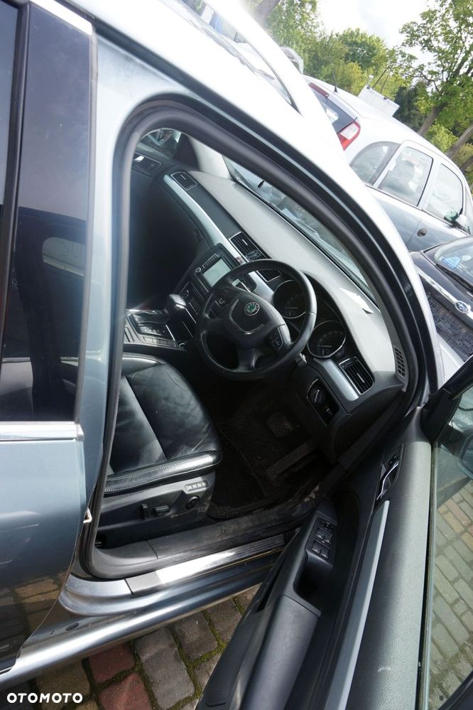 SKODA SUPERB II 3T KOMBI 2012 LF8L 2.0 TDI CFGB 170KM NLN SREBRNY na części - 16