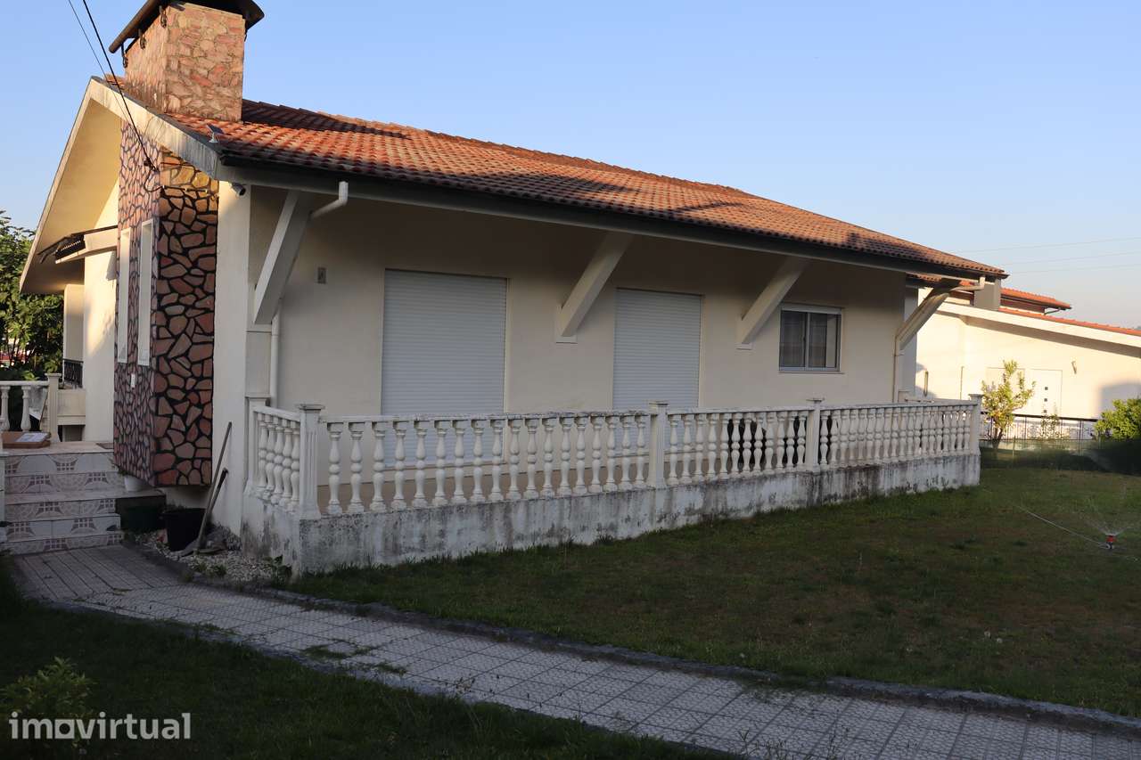 Moradia com terreno amplo - Selho S. Jorge, Guimarães
