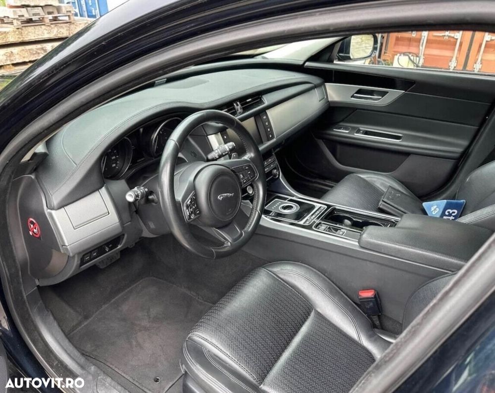 Jaguar XF 2.0 Portfolio - 13