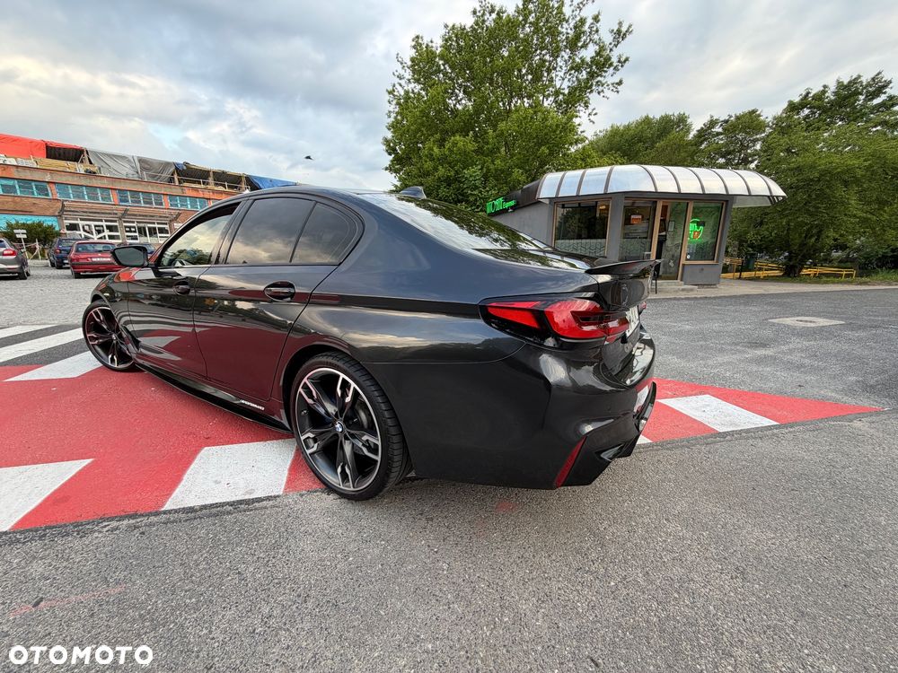 BMW Seria 5 M550i xDrive - 14