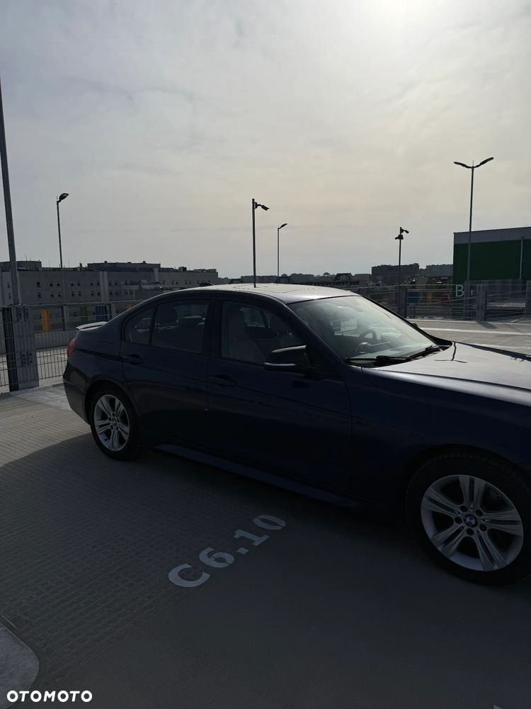 BMW Seria 3 330i - 9
