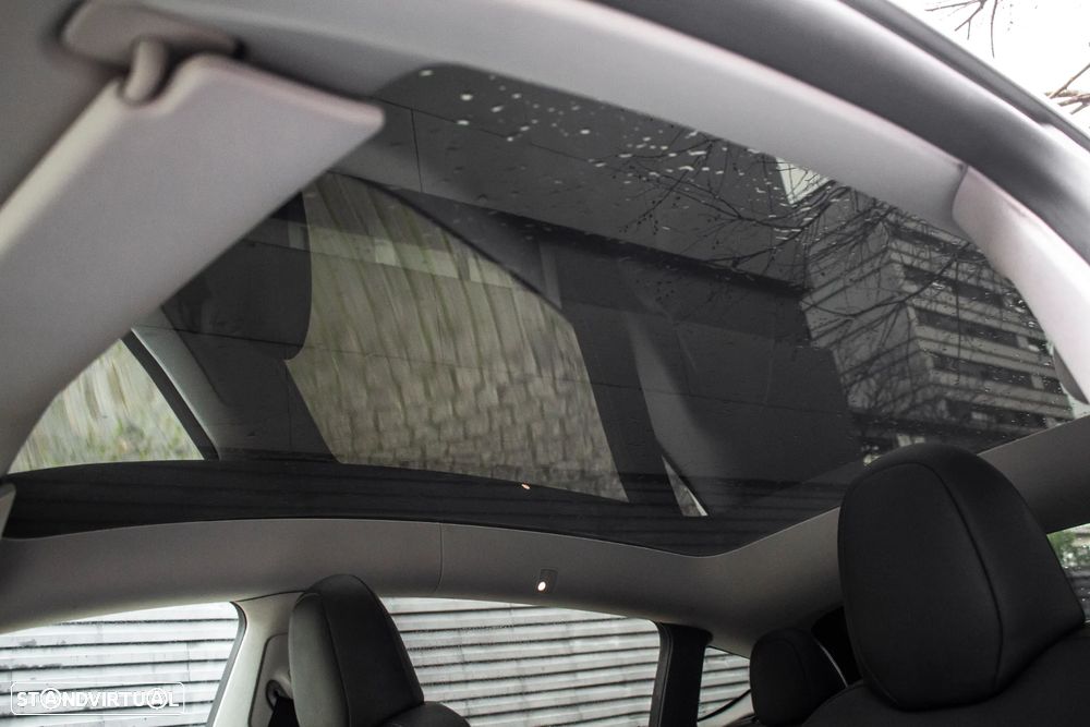 Tesla Model Y Long Range Dual Motor AWD - 42