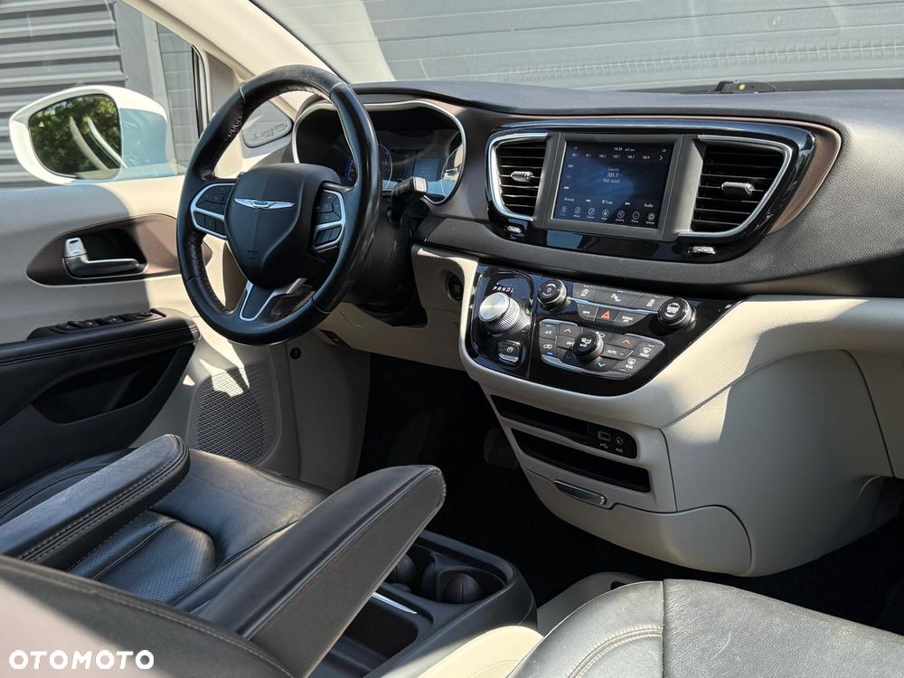 Chrysler Pacifica - 30