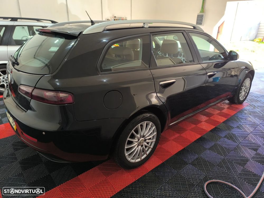 Alfa Romeo 159 Sportwagon 1.9 JTDm 8V Elegante - 11
