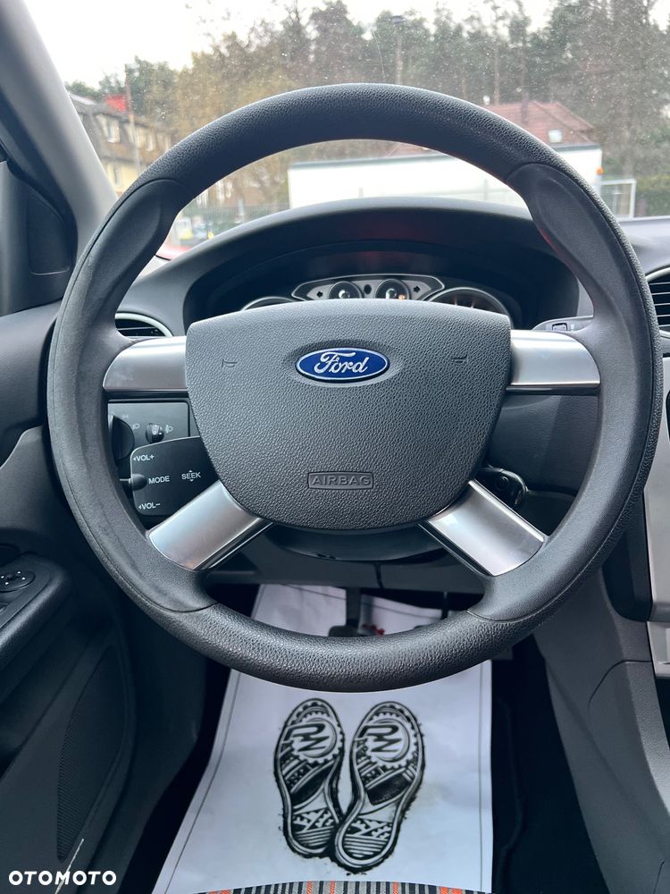 Ford Focus 1.6 16V Style - 18