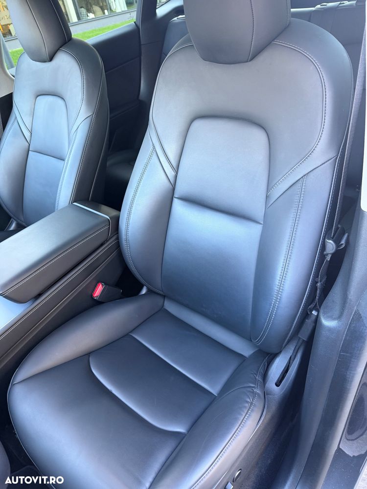 TESLA Model Y 2021 — imagine 17