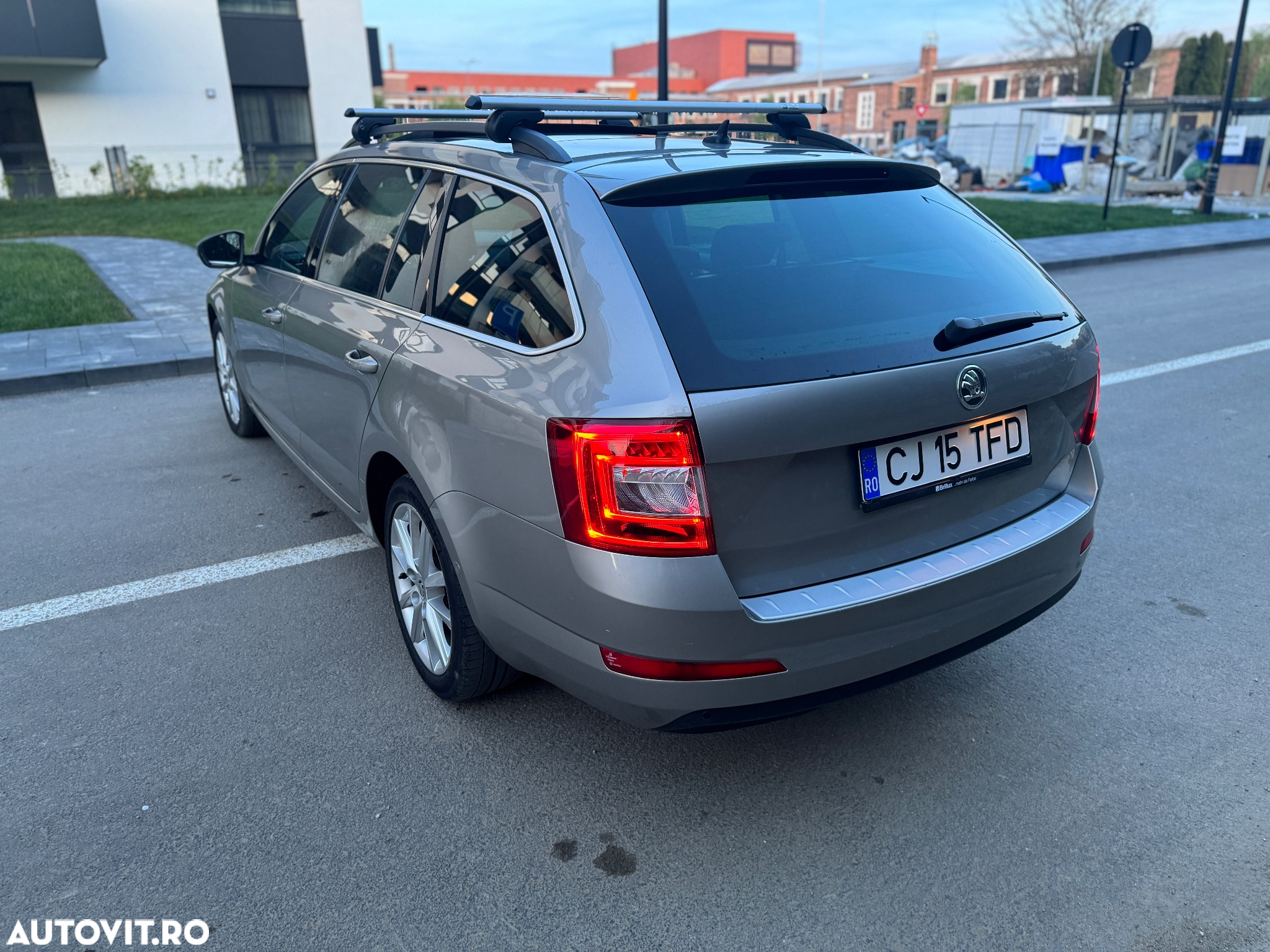 Skoda Octavia 1.6 TDI Elegance DSG - 5