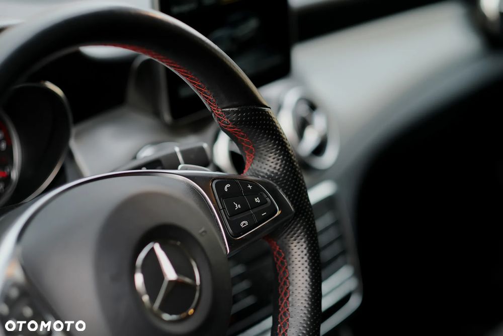 Mercedes-Benz GLA 220 4-Matic AMG Line - 25