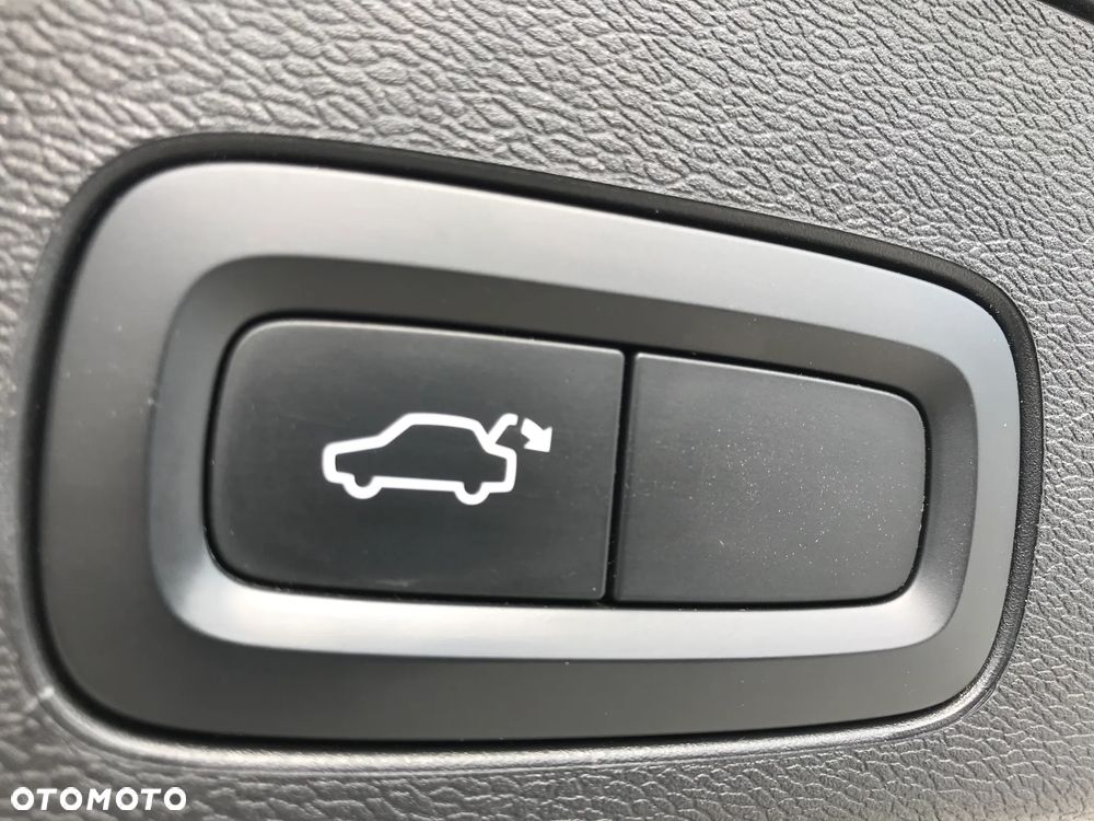 Volvo XC 60 T4 R-Design - 40