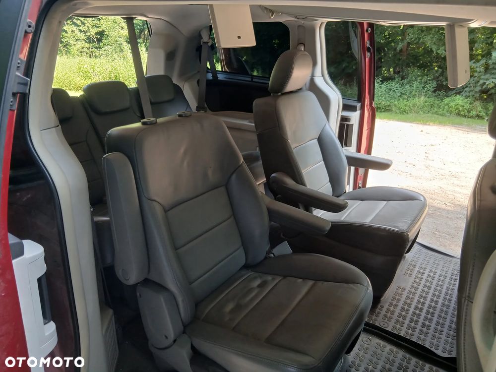 Volkswagen Routan - 10