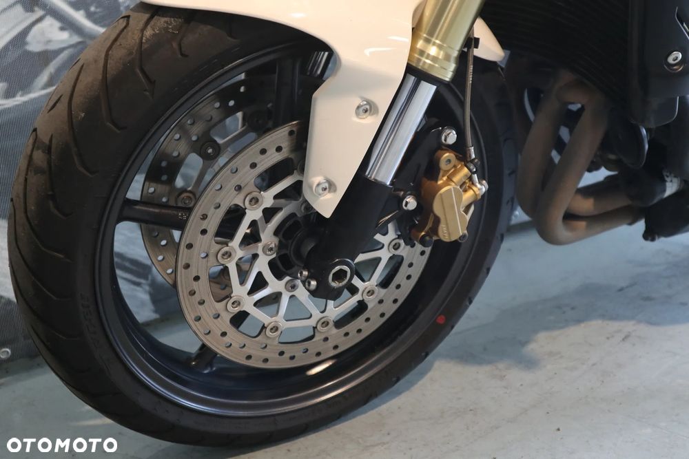 Triumph Street Triple - 4
