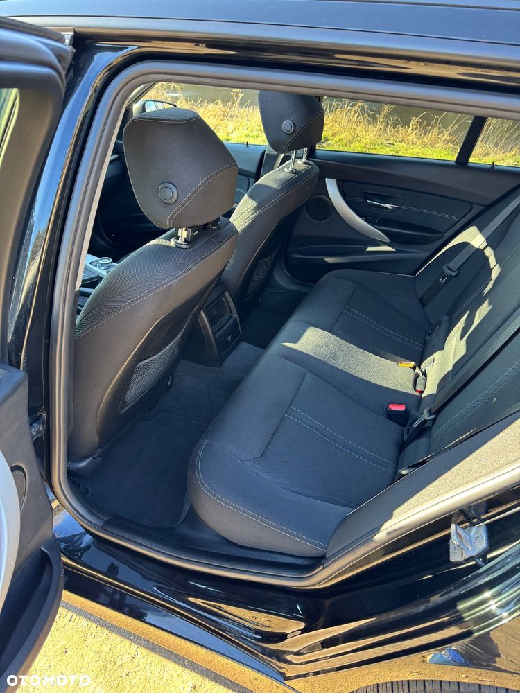 BMW Seria 3 320d xDrive - 16