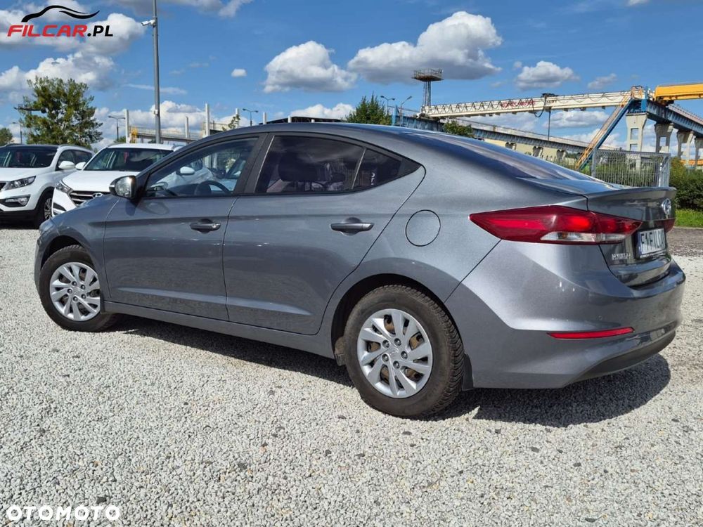 Hyundai Elantra - 19