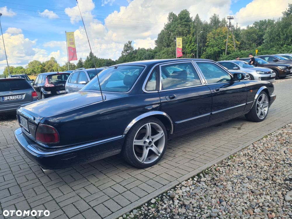 Jaguar XJ - 4