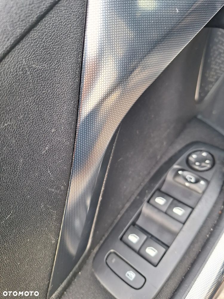 Peugeot 2008 1.6 e-HDi Allure S&S - 19