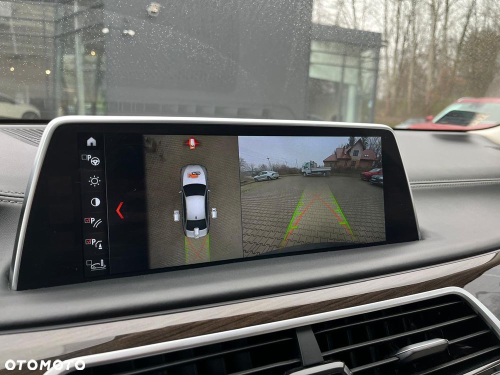 BMW Seria 7 750i xDrive - 13