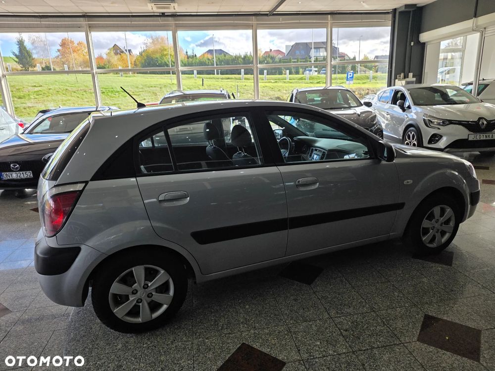 Kia Rio - 5