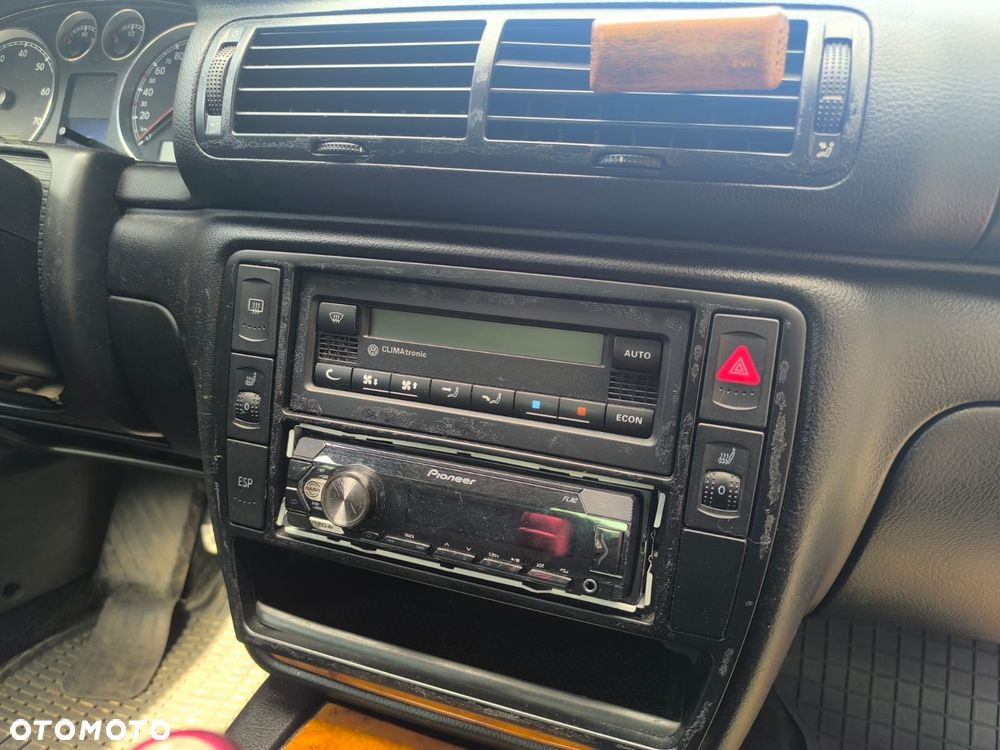 Volkswagen Passat 1.6 Comfortline - 18