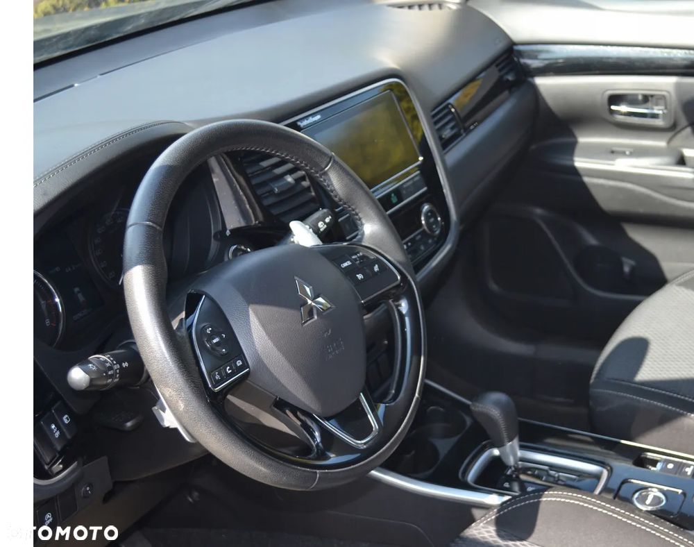 Mitsubishi Outlander 2.0 Intense 4WD CVT - 11