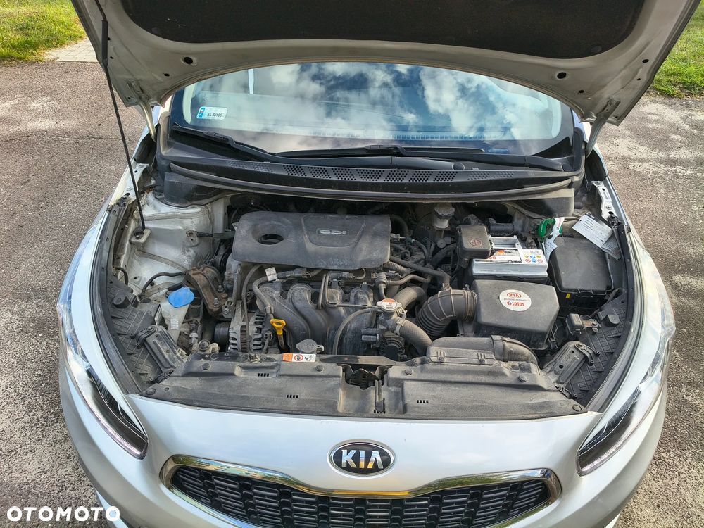 Kia Ceed - 33