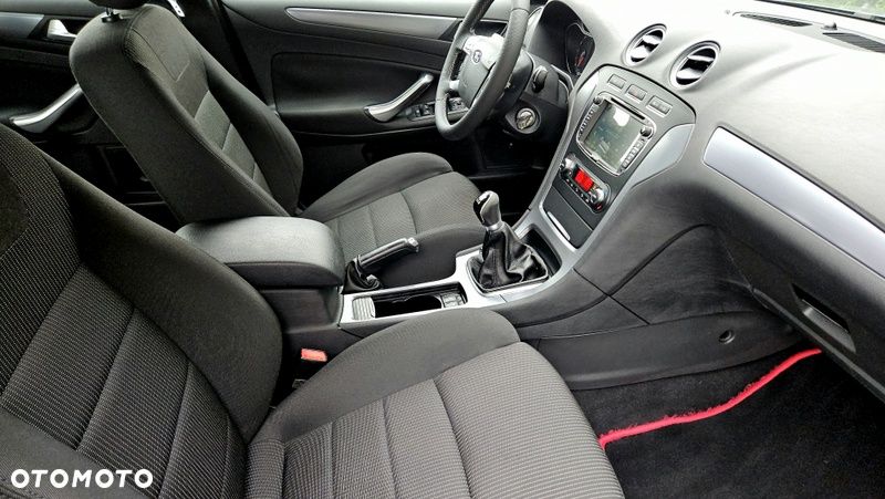 Ford Mondeo 2.0 Ghia - 24
