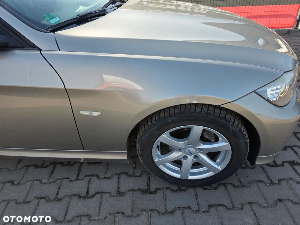 BMW Seria 3 320d xDrive DPF Edition Sport - 14