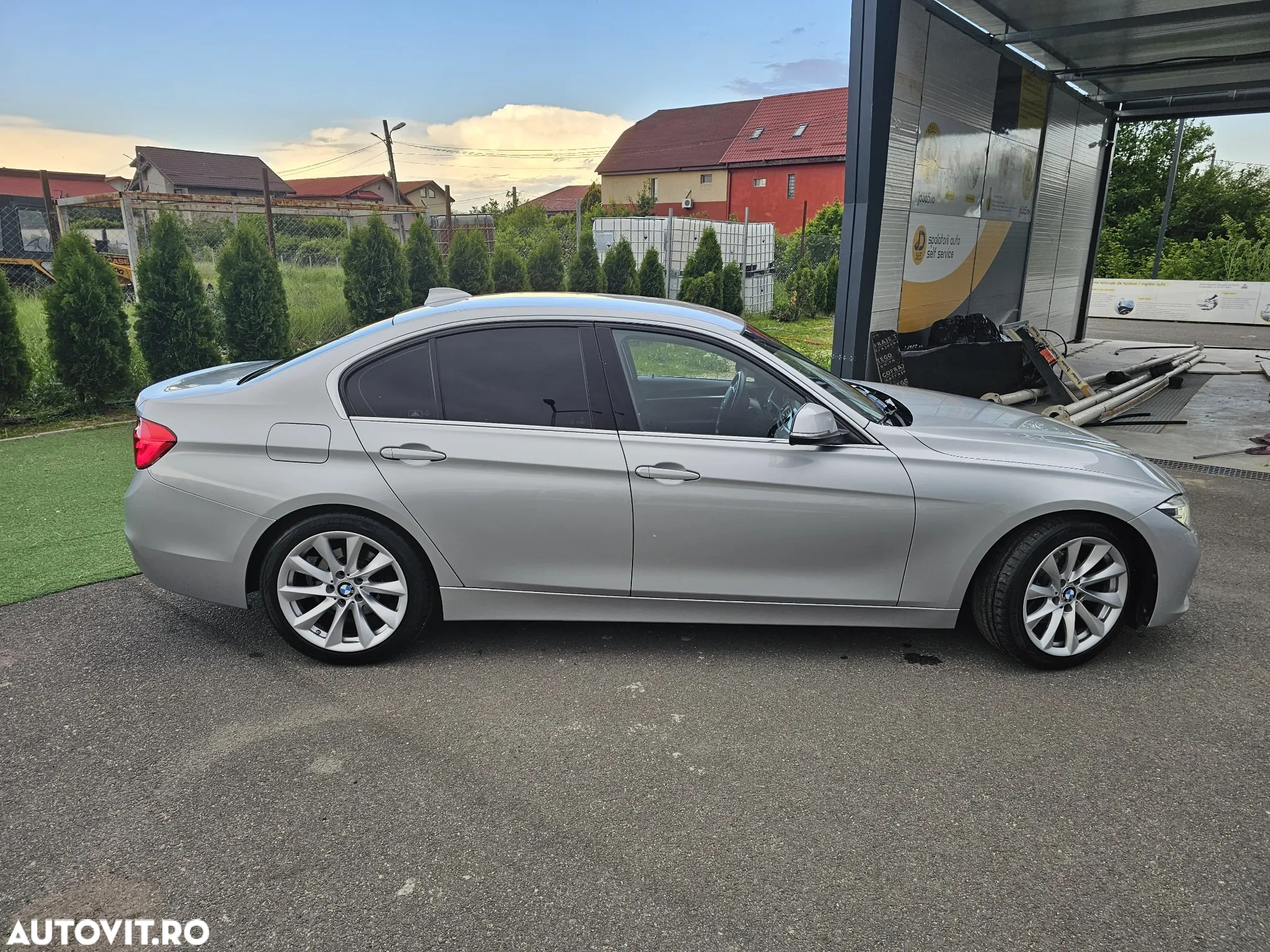 BMW Seria 3 320d Aut. Luxury Line - 4