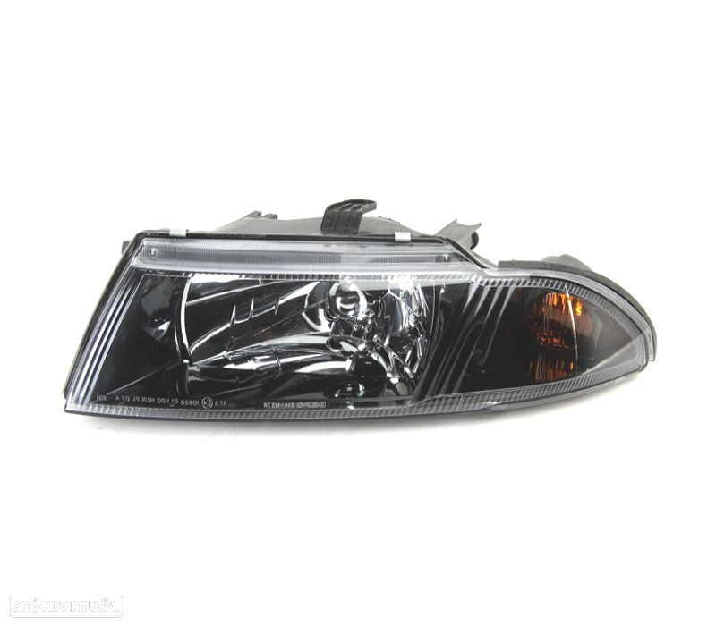 FAROL ESQ OPTICAS MITSUBISHI CARISMA 99-05 FUNDO PRETO - 1