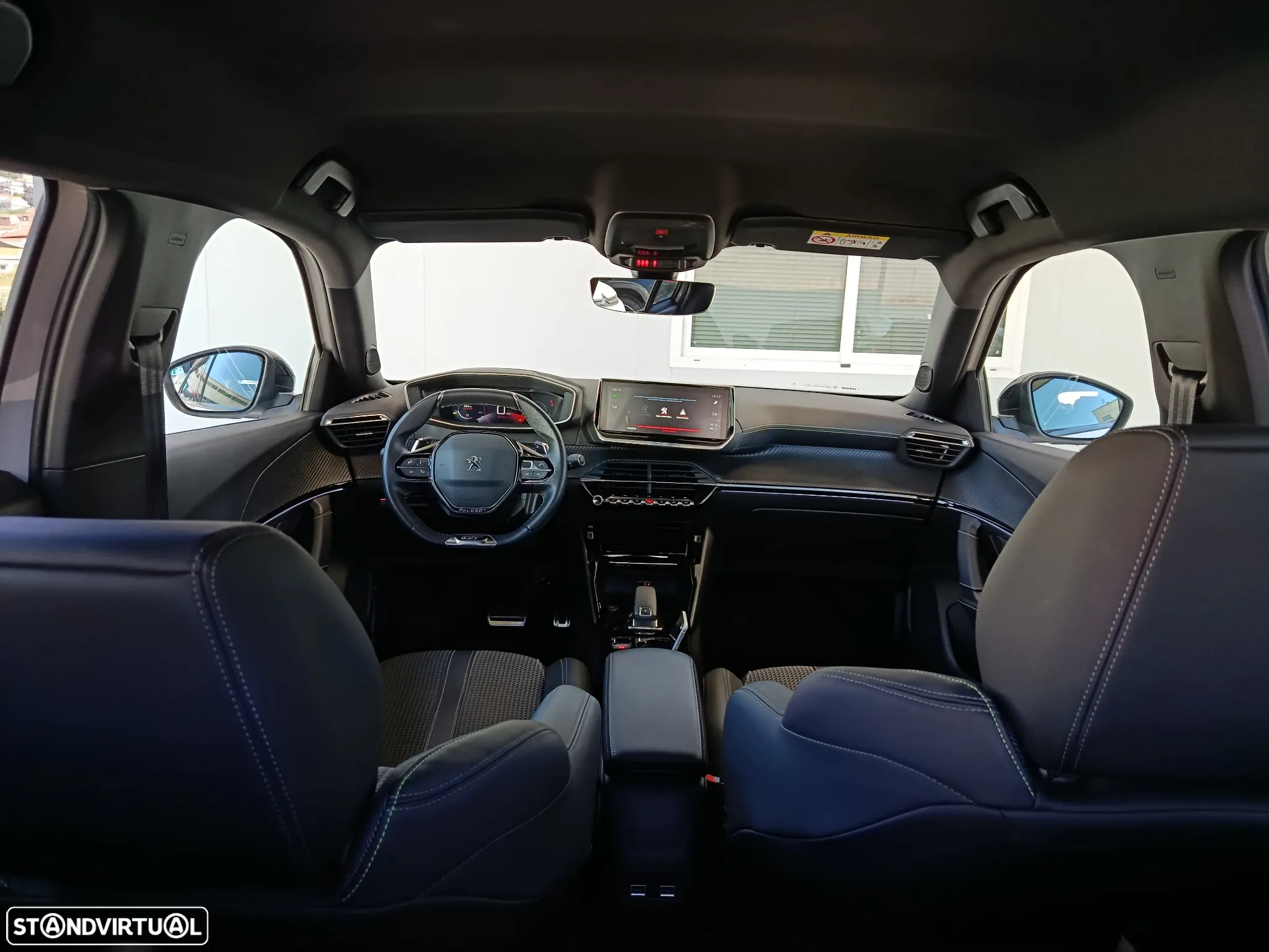 Peugeot 2008 PureTech 130 EAT8 GT - 28