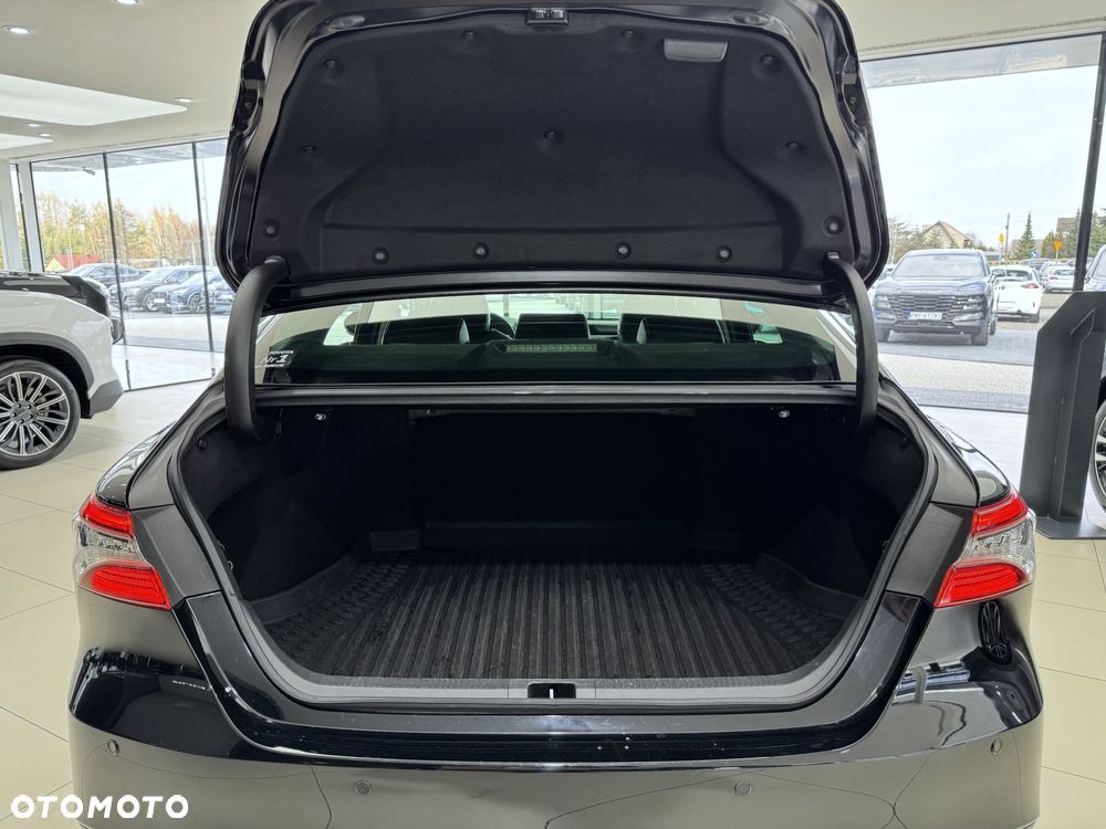 Toyota Camry - 17