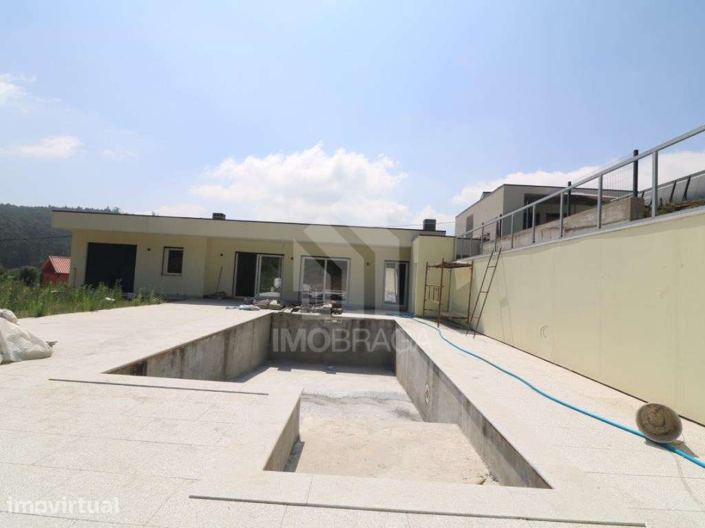 Moradia Térrea T3 NOVA com Piscina | Espinho - Braga