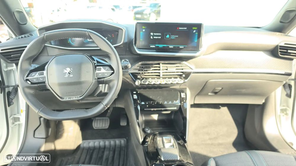 Peugeot e-2008 Allure - 11
