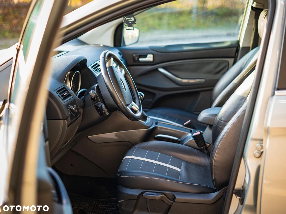 Ford Kuga - 12