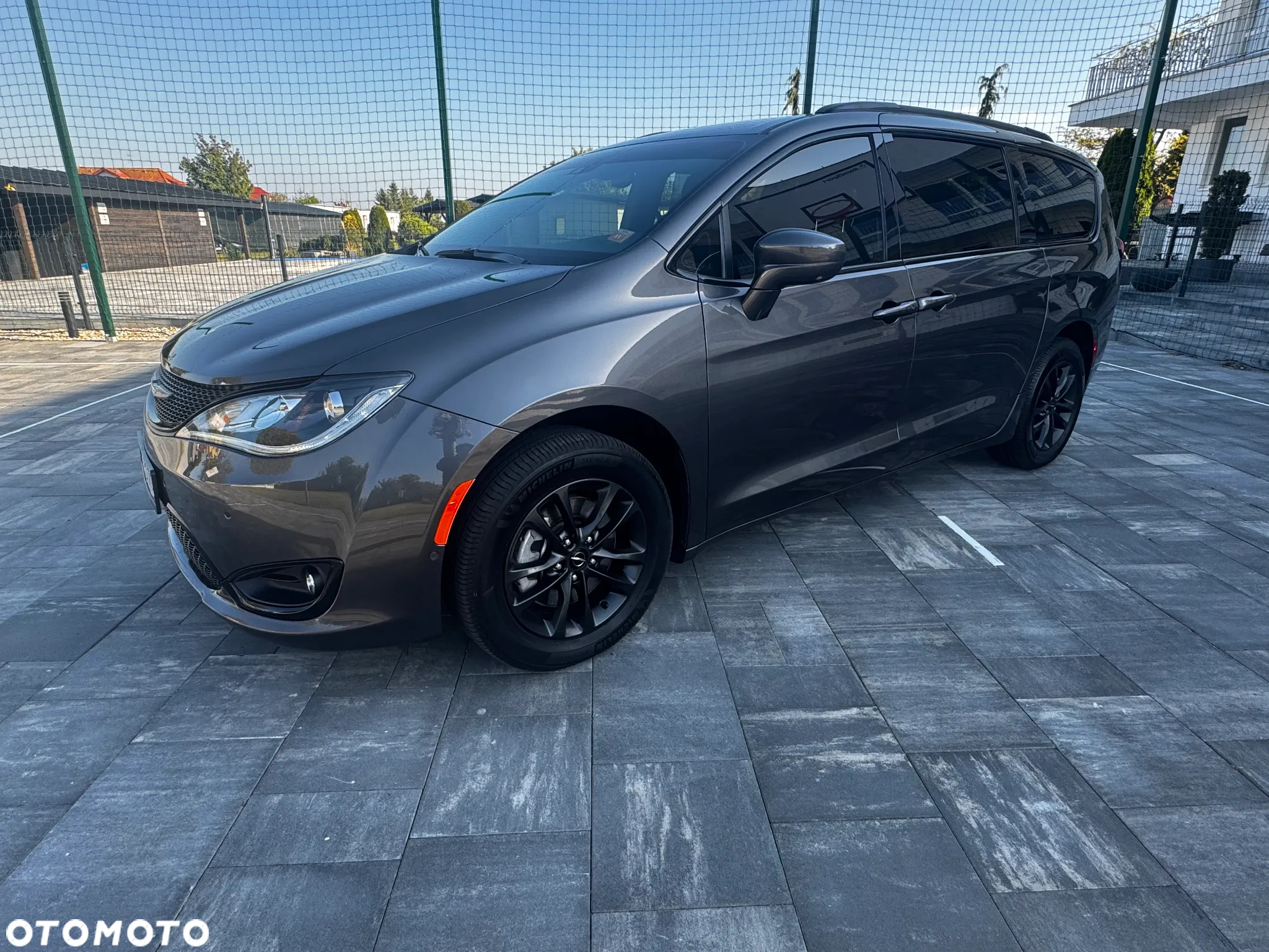 Chrysler Pacifica - 9
