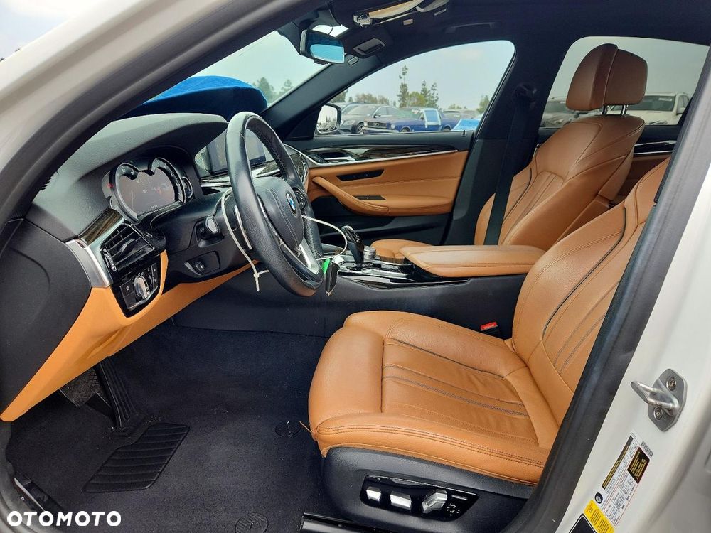 BMW Seria 5 530i GPF - 8