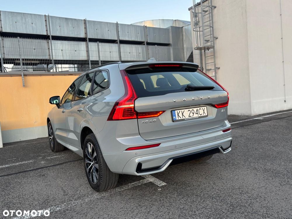 Volvo XC 60 B4 D Plus Dark - 8