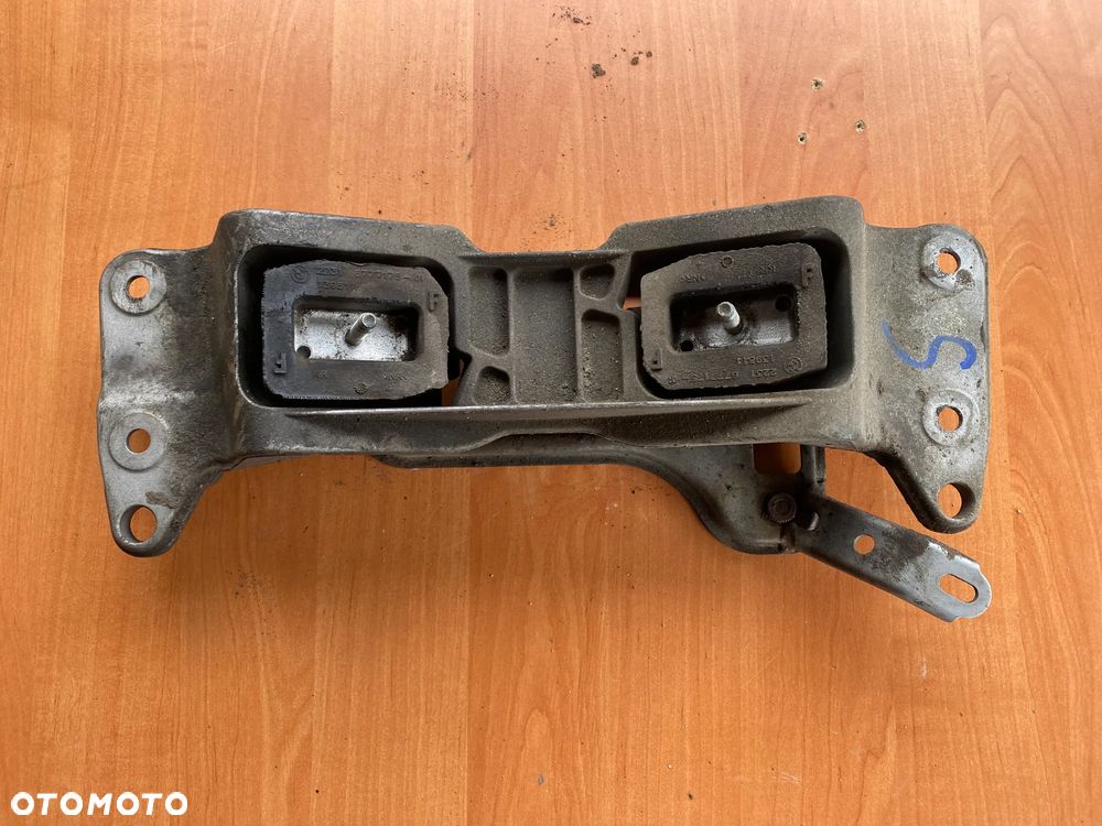 MOCOWANIE ŁAPA PODUSZKA SKRZYNI BIEGÓW BMW E60 E61 677717501 139811 - 1