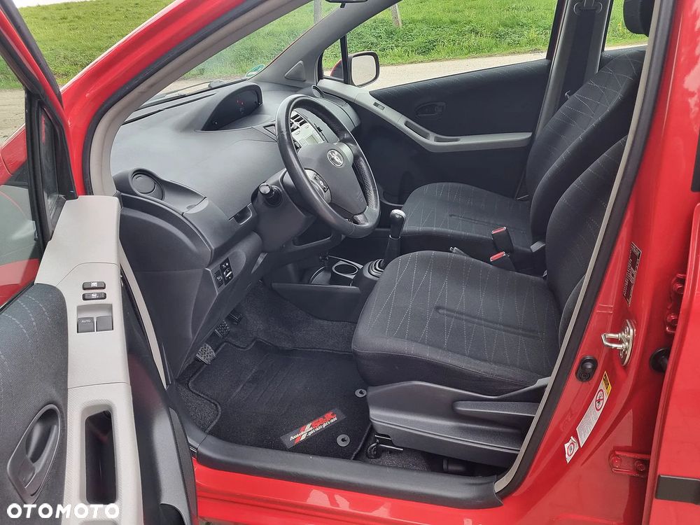 Toyota Yaris 1.3 Sol - 9