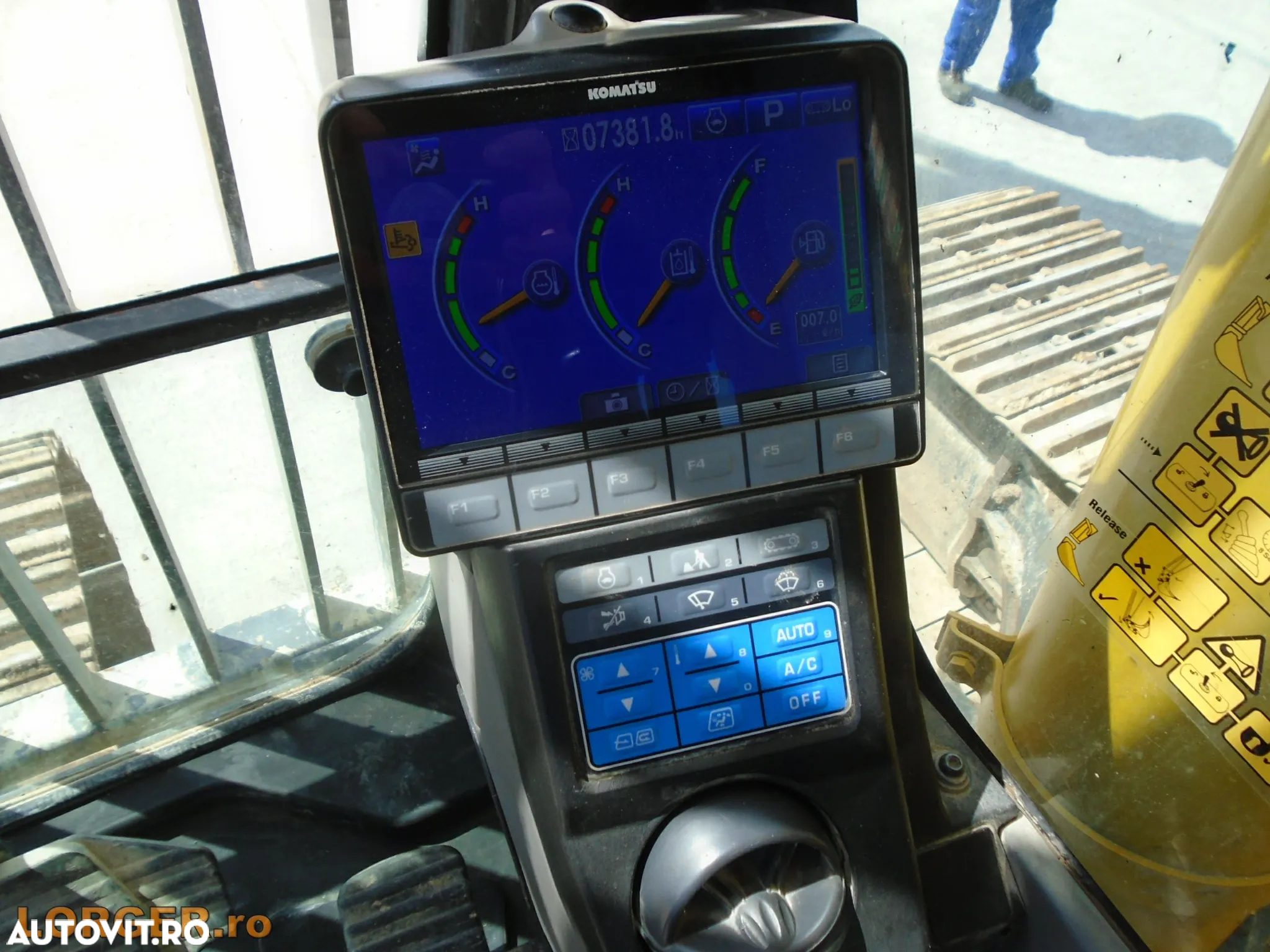 Komatsu PC290 LC-10 - 13