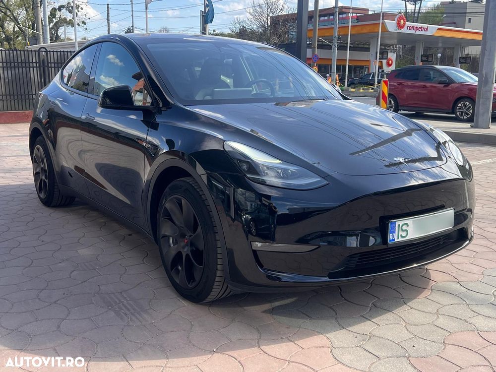 Tesla Model Y Long Range AWD - 9