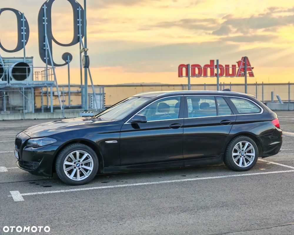 BMW Seria 5 520d Touring - 13