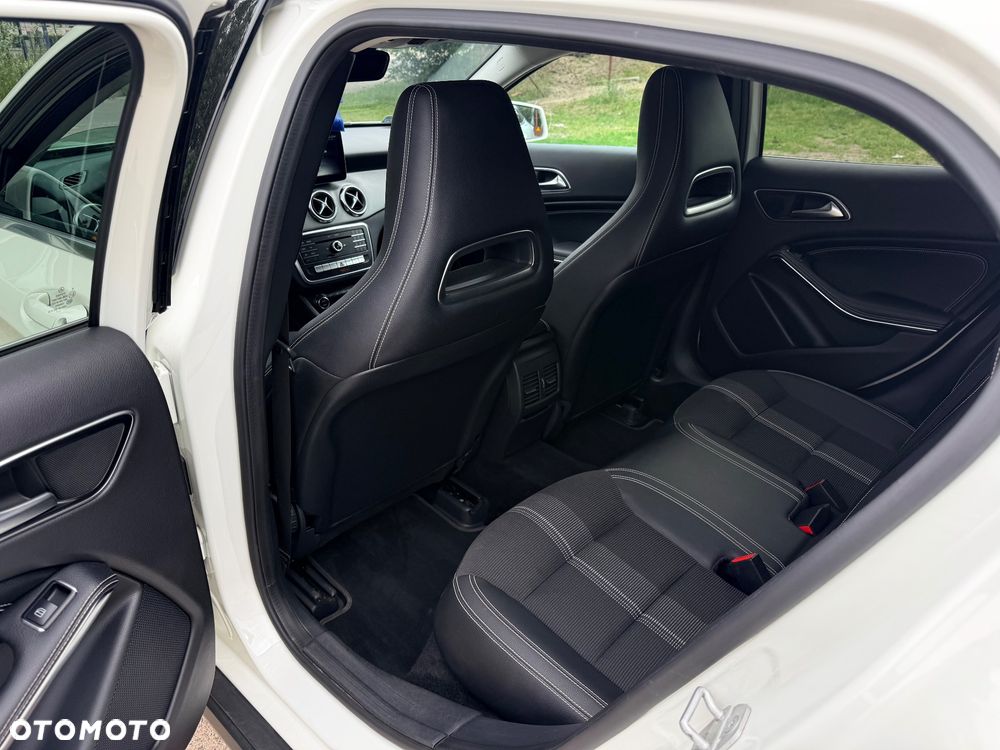 Mercedes-Benz GLA 200 7G-DCT Urban - 5